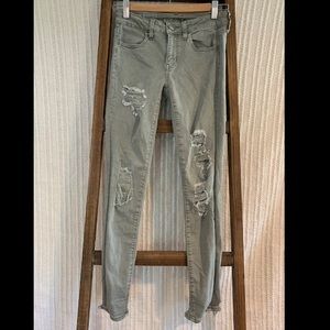 American Eagle olive green skinny jeans women’s size 2